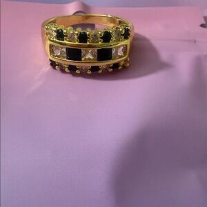 Elegant Gold and Black Women's Ring